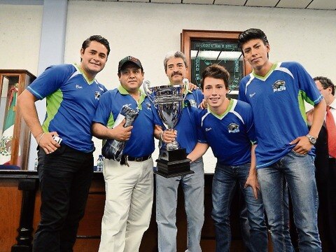 UAQ premia a campeones