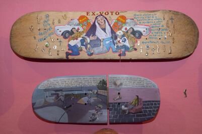 Pintan exvotos en patinetas  