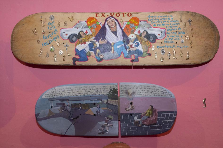 Pintan exvotos en patinetas
