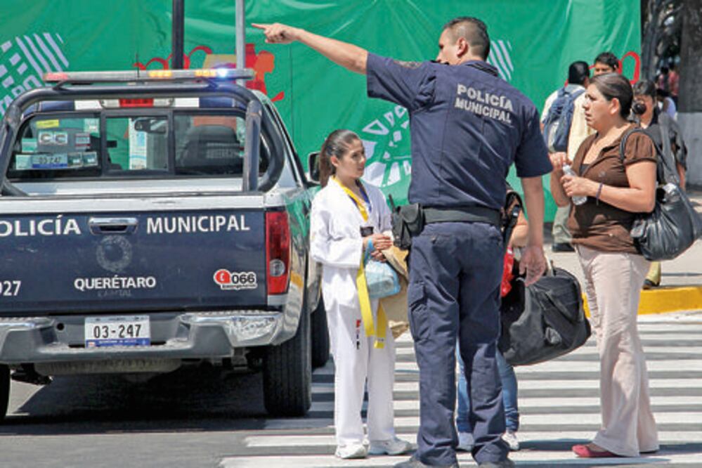 Piden vecinos mejorar las calles y la seguridad