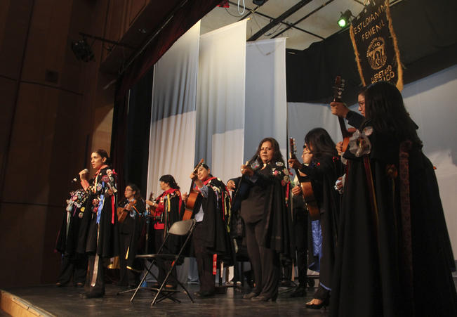 Jóvenes muestran su talento musical