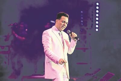 Cristian Castro, entre grandes del deporte blanco 