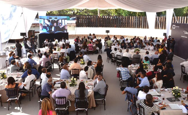 El edil llamó a los comunicadores a no ceder ante ningún gobierno, pues se viven momentos que requieren mayor fortaleza (ESPECIAL)