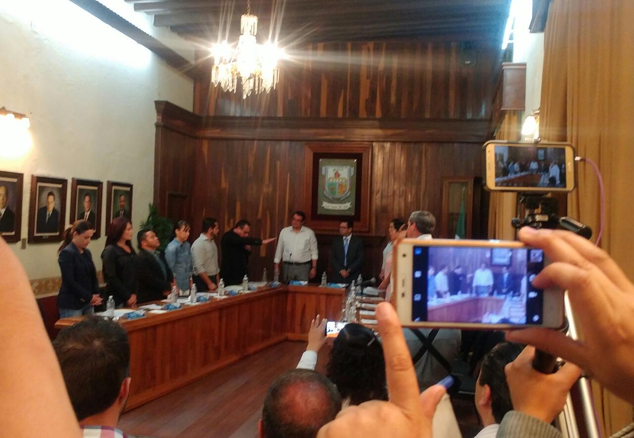 Avalan licencia de Guillermo Vega Guerrero