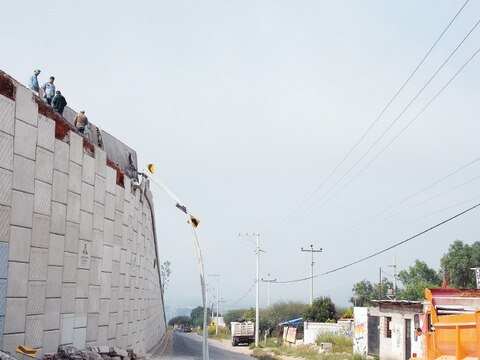 Más de 1 mdp para rehabilitar vialidad