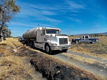 Indagan ductos ilegales de Pemex