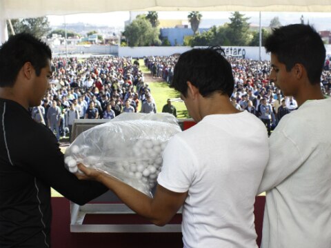 Participan más de mil en sorteo militar