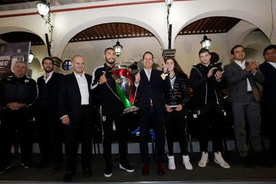 Una fiesta la visita de Gallos a gobernador 