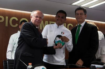 Protegerán a mexicanos de zika en JO