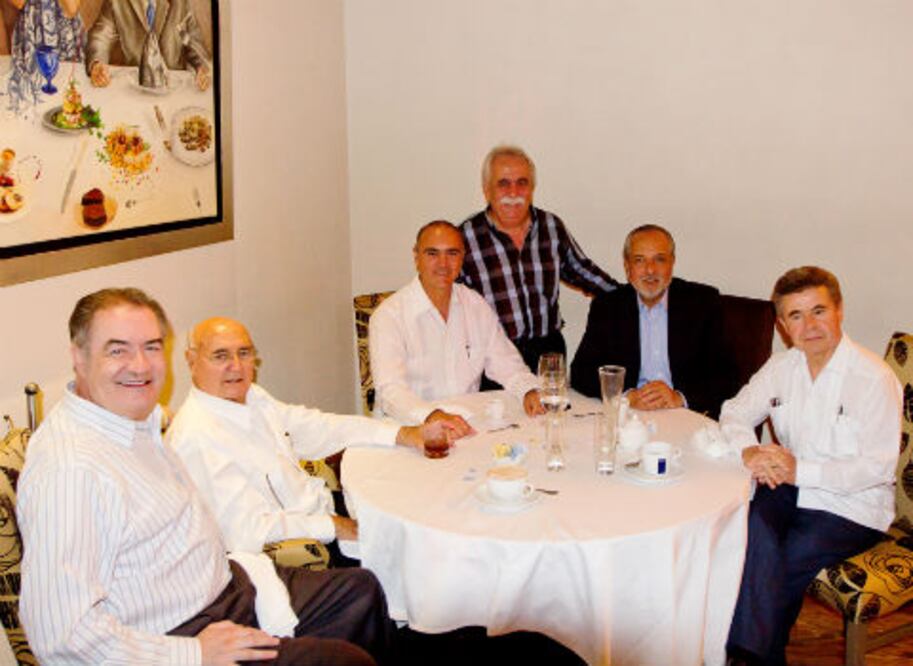 Conviven ex gobernadores 