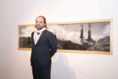 Huesos, foto de viaje y mural