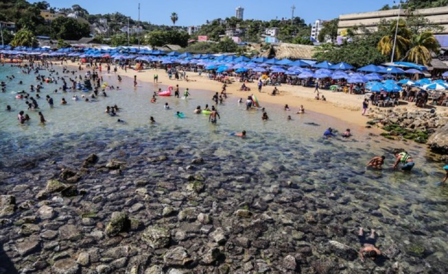 El mar se va de las playas de Acapulco; se alejó 20 metros