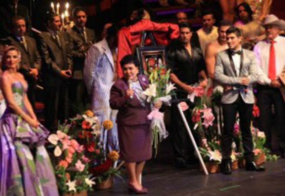 Homenaje a Carmen Salinas termina en zafarrancho