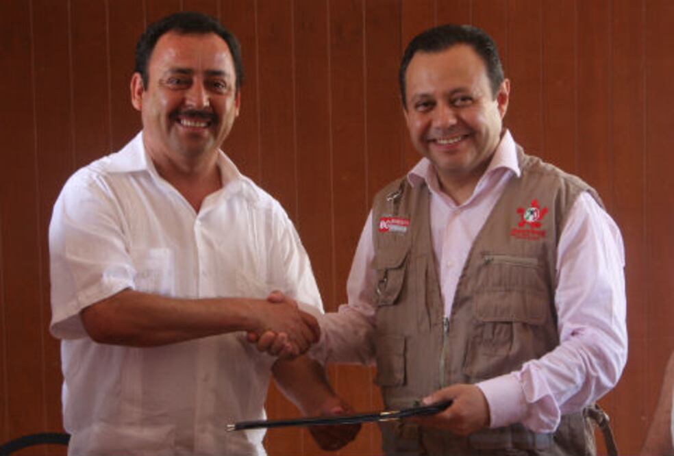 Entregan acuerdo Jalpan-Laredo