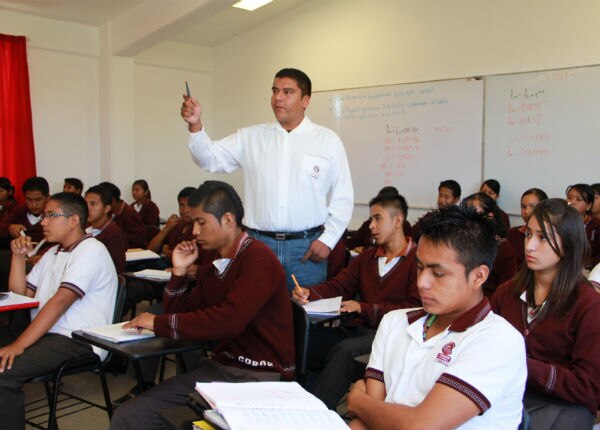 Reconocen al COBAQ en prueba Enlace