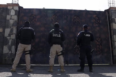 Catean domicilios relacionados con el homicidio del dueño de la Barbacoa Santiago 