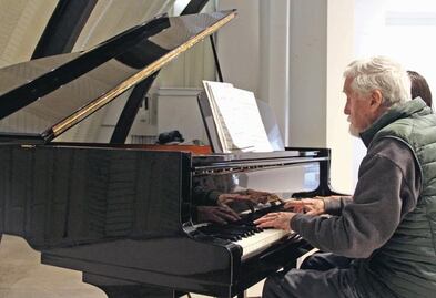 Música y compras en el Centro Cultural Hangar