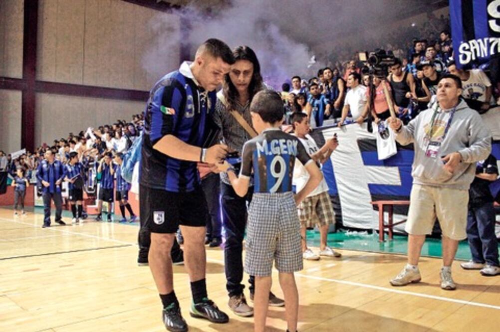 Euforia por el ídolo Mauro Gerk