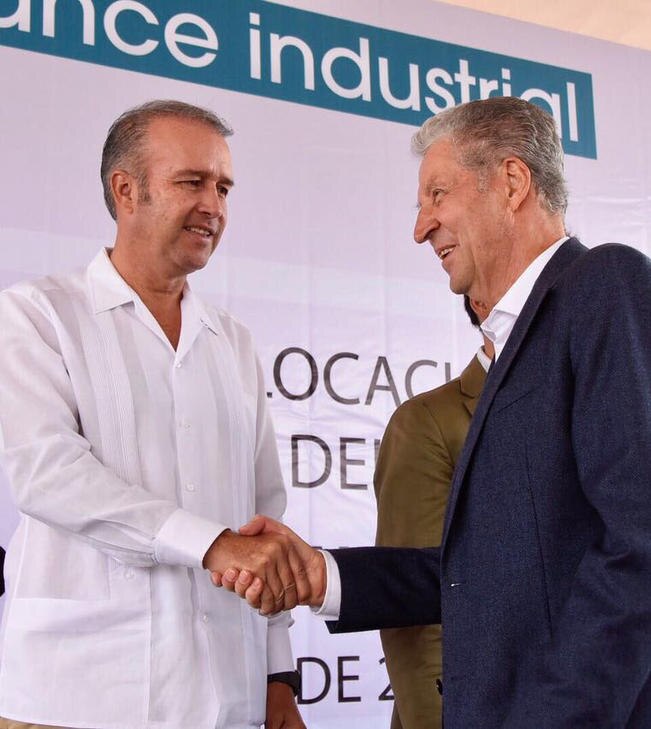 El alcalde Mario Calzada encabezó la colocación de la primera piedra del Centro Técnico de Formación y Capacitación de Avance Industrial (ESPECIAL)