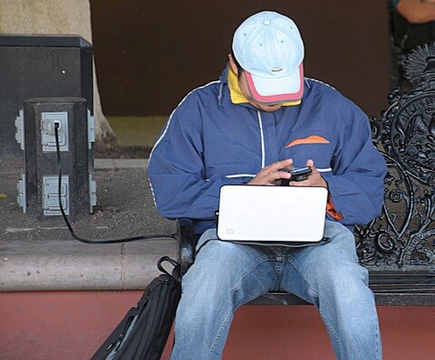 Empresas trabajan desde fuera