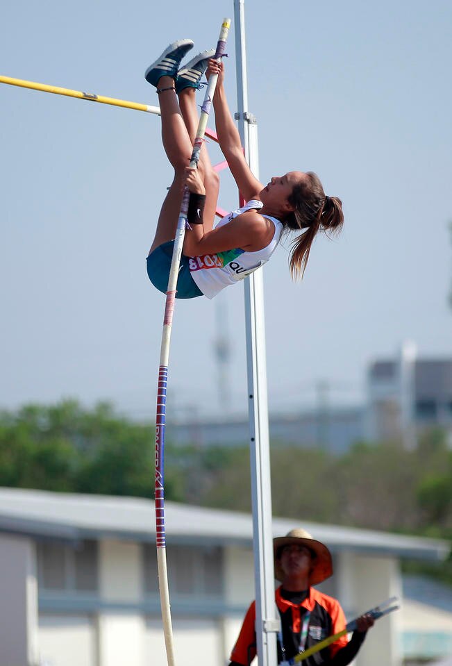 Zaida rompió el récord de ON de salto con garrocha con sus 3. 80 metros. Foto: CÉSAR GÓMEZ. EL UNIVERSAL