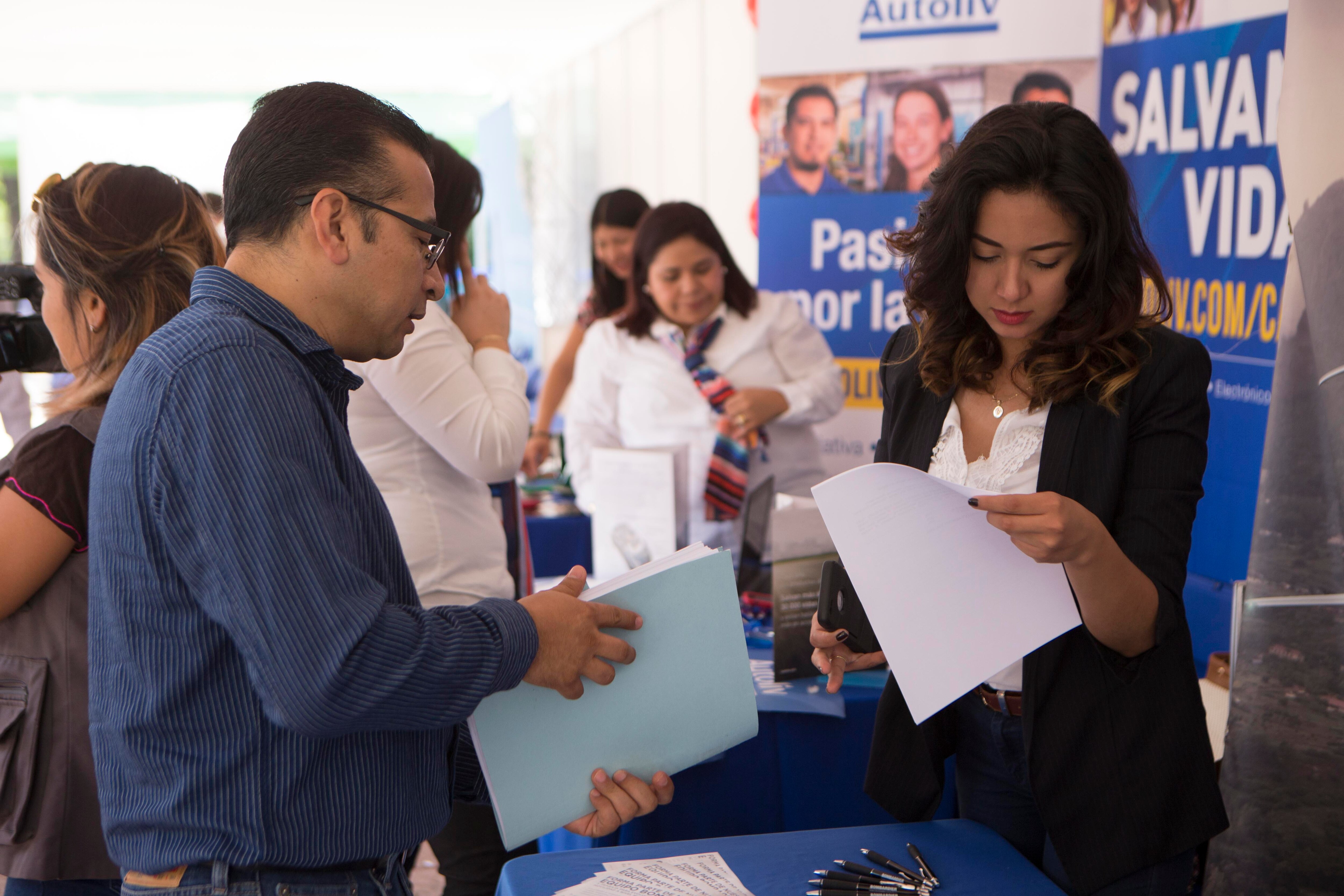 Ofertan 800 vacantes en segunda feria de empleo en SJR