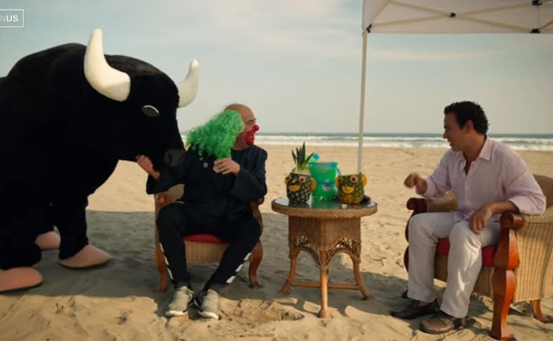 En medio de sol, arena y mar, Brozo y Loret encuentran a "El Toro" en Acapulco