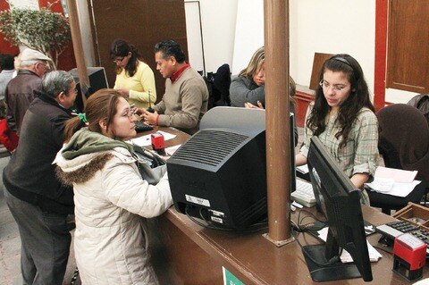 Aumenta demanda de pasaportes 10%