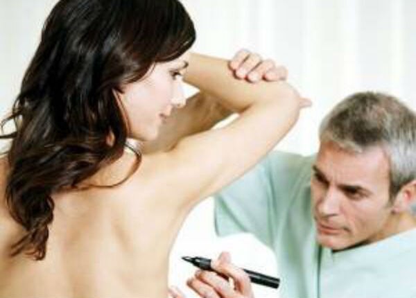 Reprueba PAN excesos en  servicios médicos 