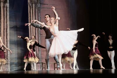 Sigfrido y Odette enamoraron al público