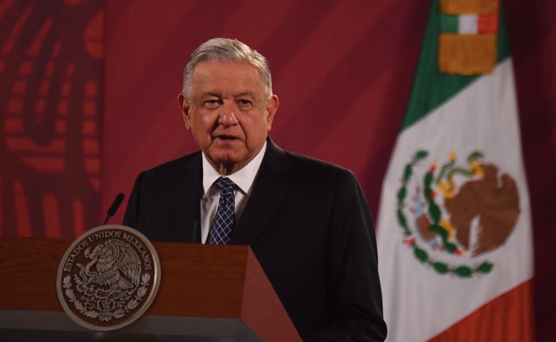 AMLO celebra aprobación de la vacuna de AztraZeneca; llegará en marzo a México, dice