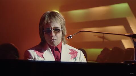 Elton John aparece en emotivo comercial navideño