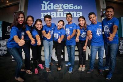 “La encomienda es ser líder”, dicen becados 