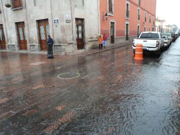 Se “encharcan” calles de la capital