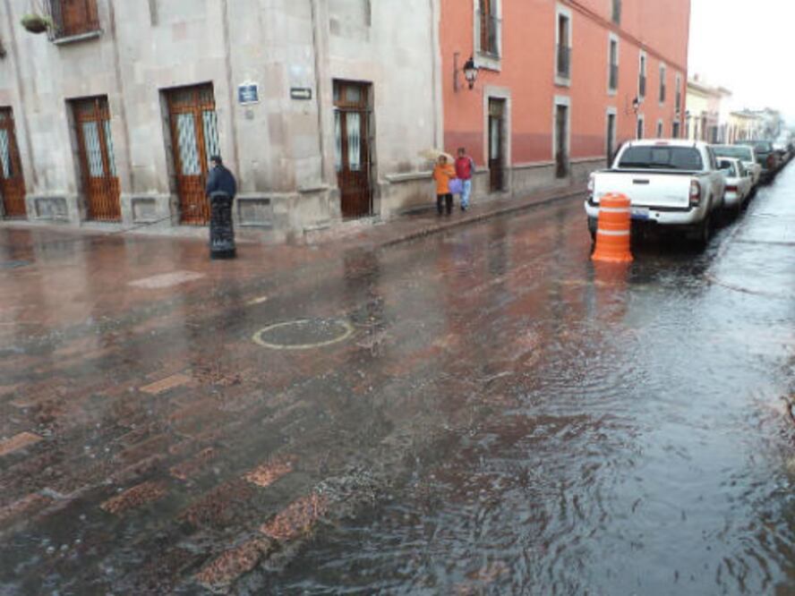 Se “encharcan” calles de la capital