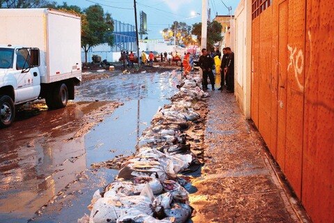 Derriban lluvias parte del muro del Cimatario I