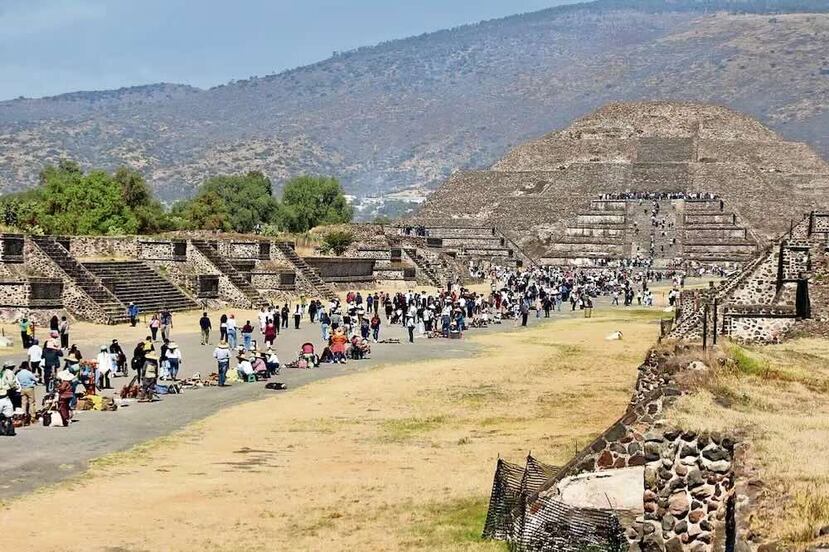 Denuncian extorsión para trabajar en accesos de Teotihuacán
