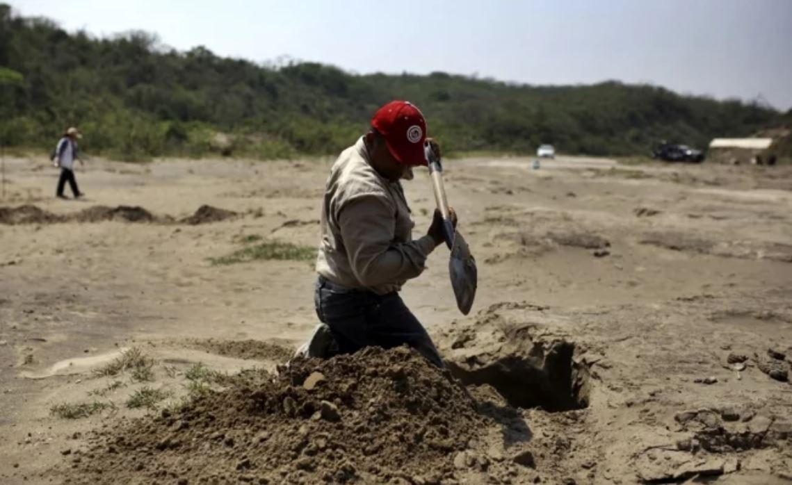 Corte ordena abrir información de fosas clandestinas de Veracruz