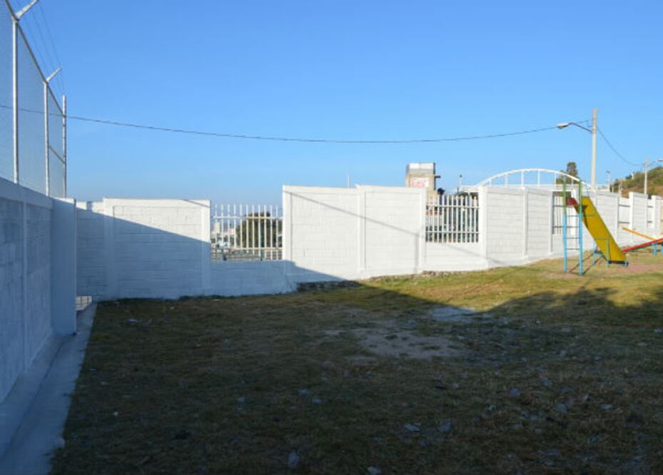 Padres de familia denuncian falta de servicios