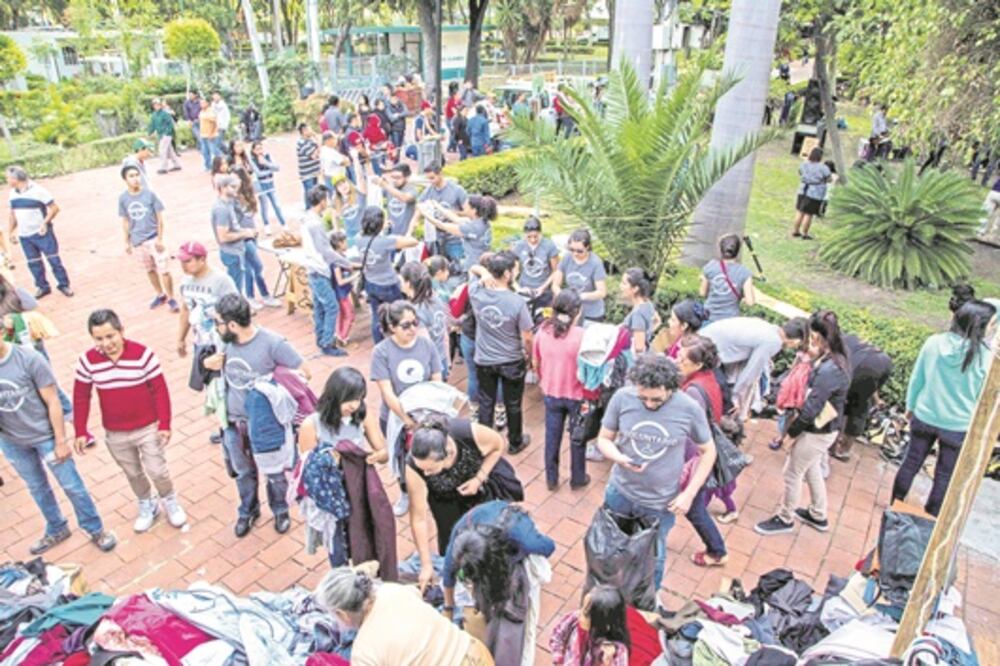 El bazar itinerante que dignifica a los que no tienen casa