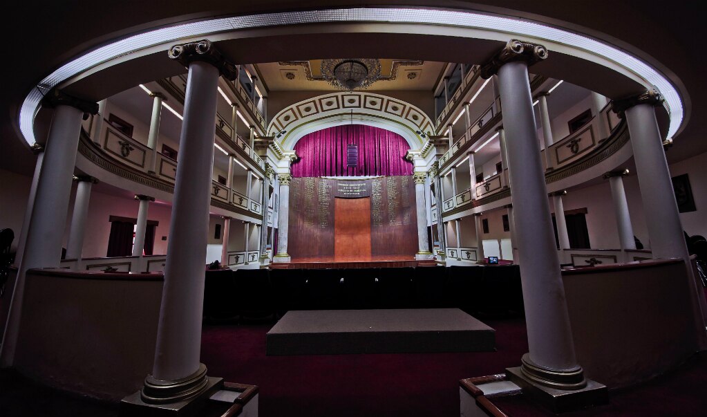 Formalizarán compra-venta de teatro