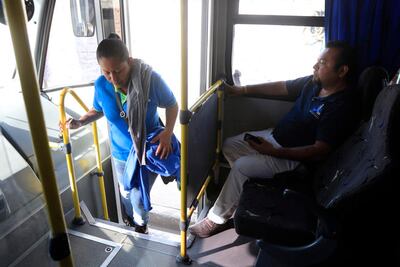 Mujeres viajan diariamente al estado a trabajar