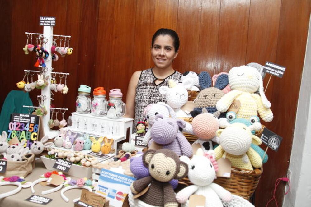 El primer artículo que elaboró Dulce fue un regalo para su ahijada, y de ahí empezó a recibir pedidos de conocidos hasta comerciantes (GUILLERMO GONZÁLEZ)