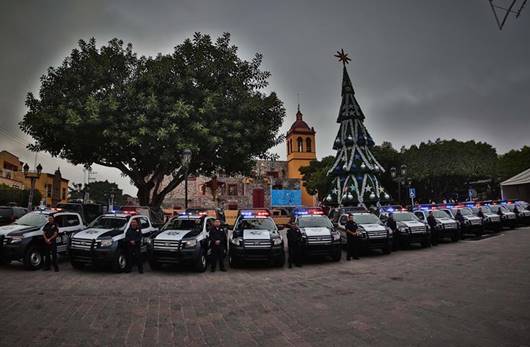 Equipan a policía de Corregidora