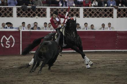 Joselito Adame triunfa en plaza Santa María