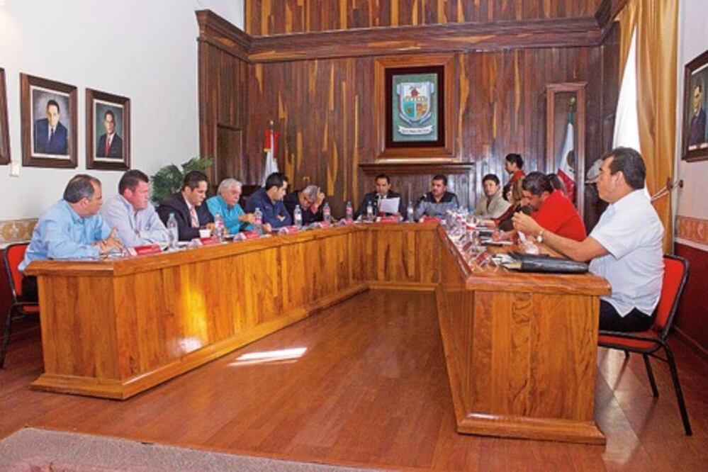 Reducirán sueldo de funcionarios en SJR