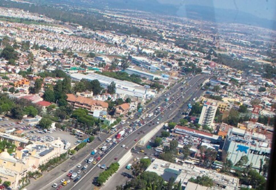 Mancha urbana se “come” al campo