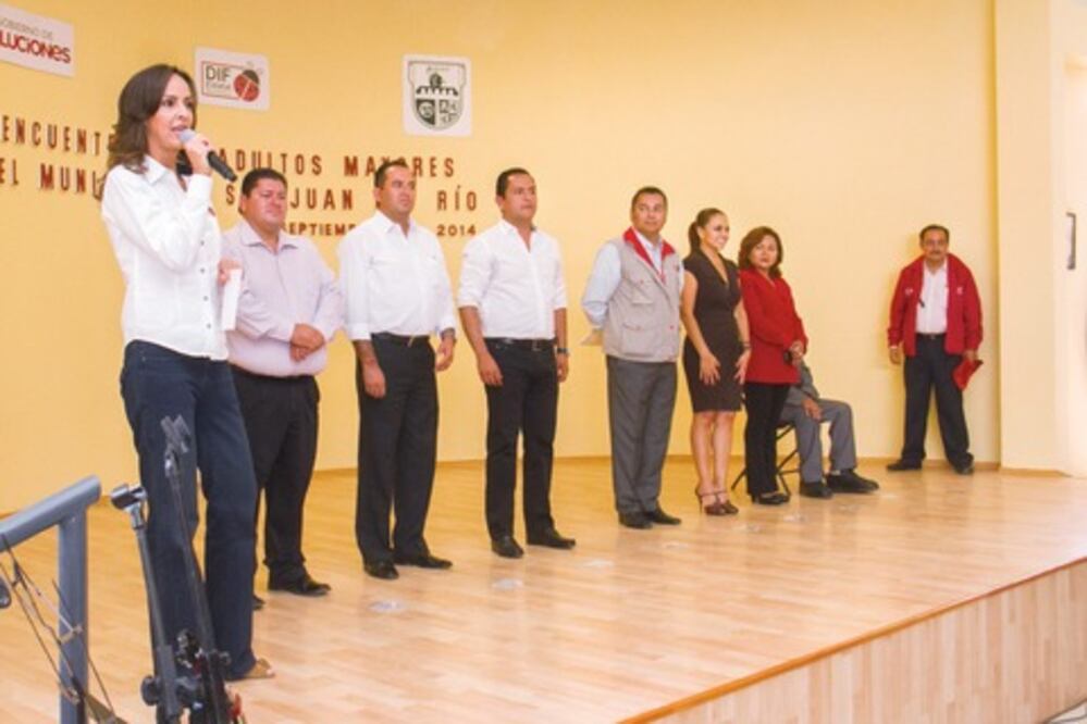 Entregan autobús al DIF de San Juan