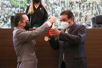 Otorgan Medalla Junípero Serra a Jaime García Olivares