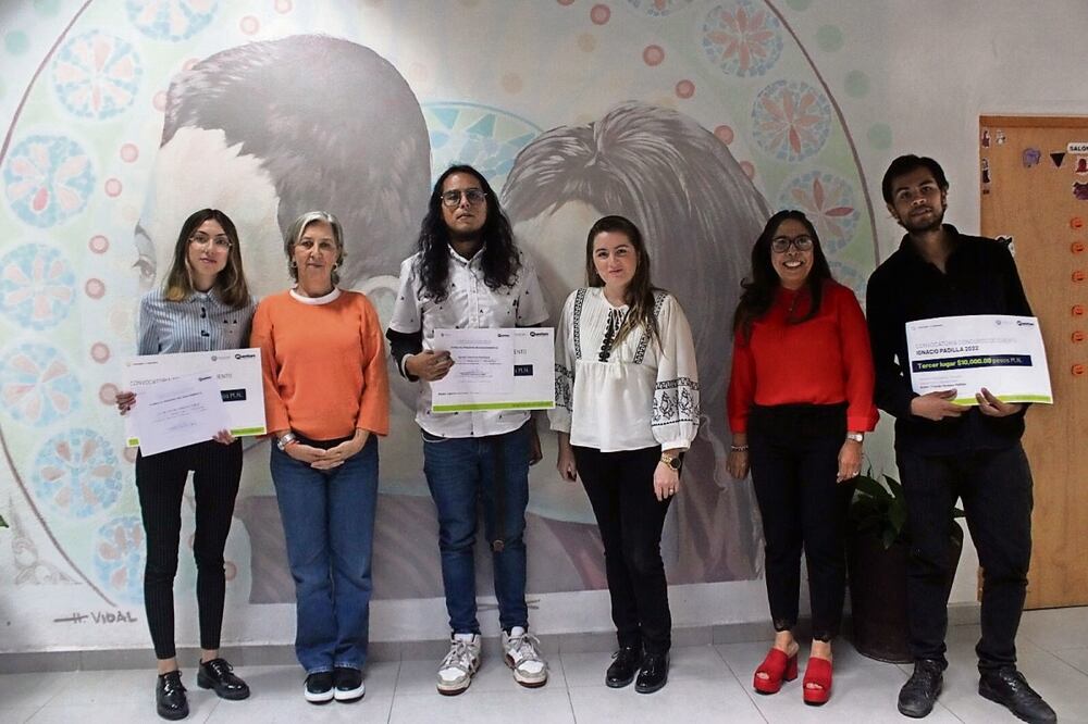 Entregan premios por certamen de cuento